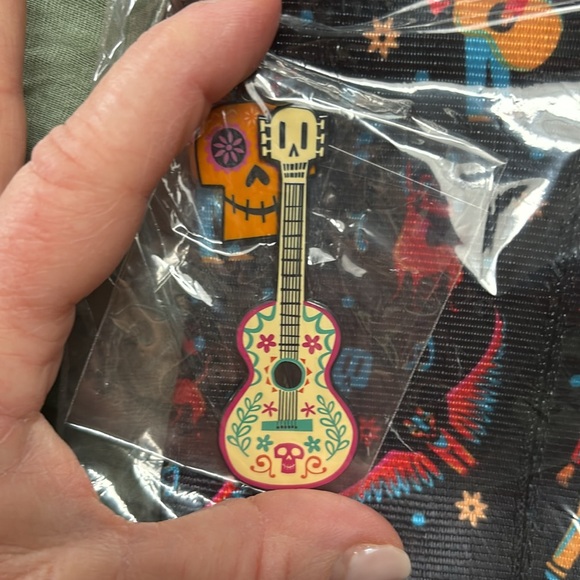 Harvey’s Seatbelt Pixar Coco Large Crossbody Sold Out NIP - Picture 3 of 8